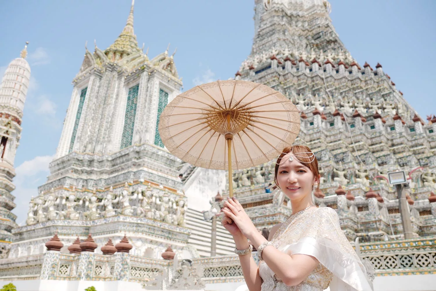 【泰服體驗鄭王廟】ITSARA Chud Thai 高品質傳統泰服，中文服務編髮造型通通有! @混血珊莎的奇幻旅程