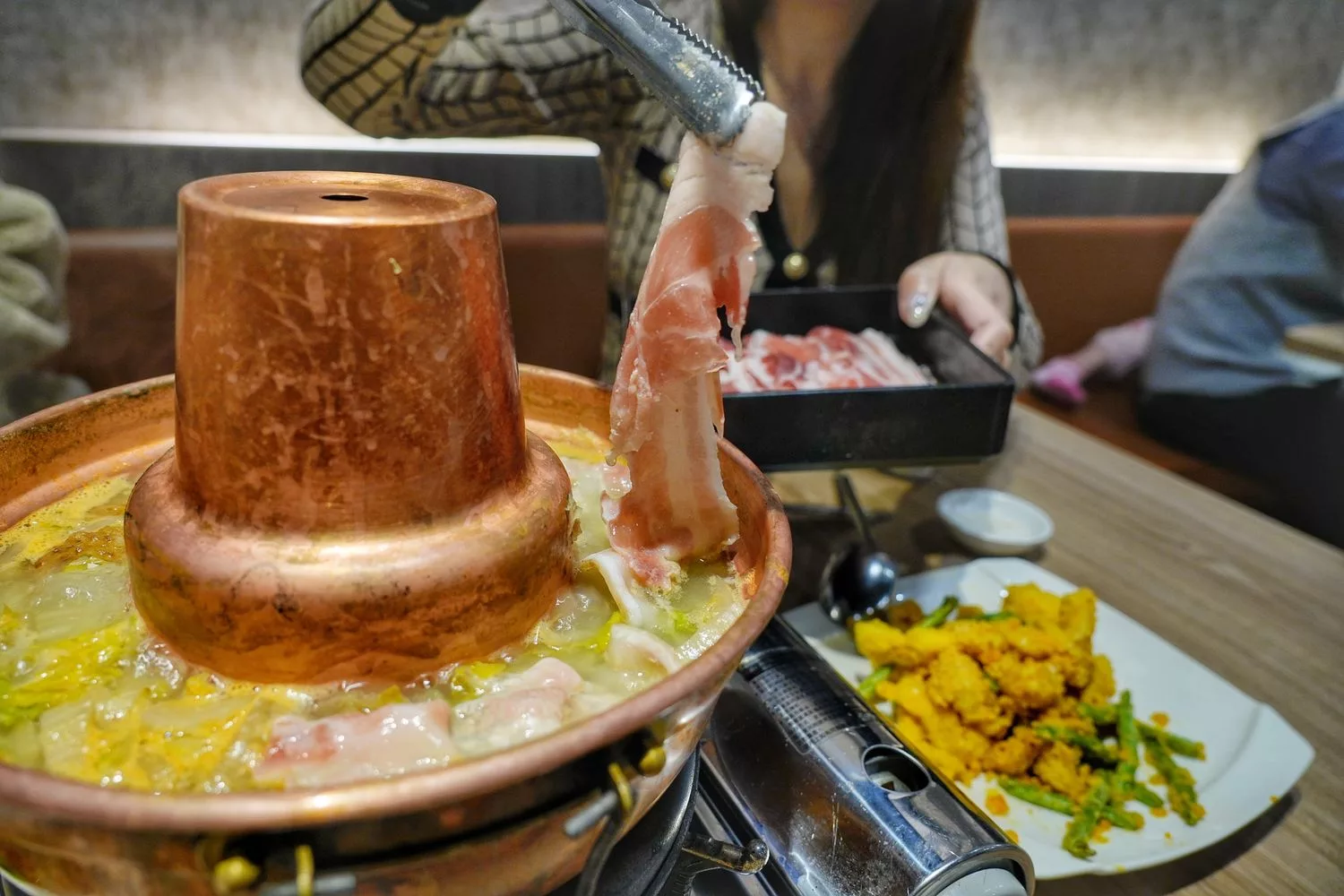 【泰和樓】山東小館三代傳承，台北酸菜白肉鍋名店，享受正宗東北風味! @混血珊莎的奇幻旅程