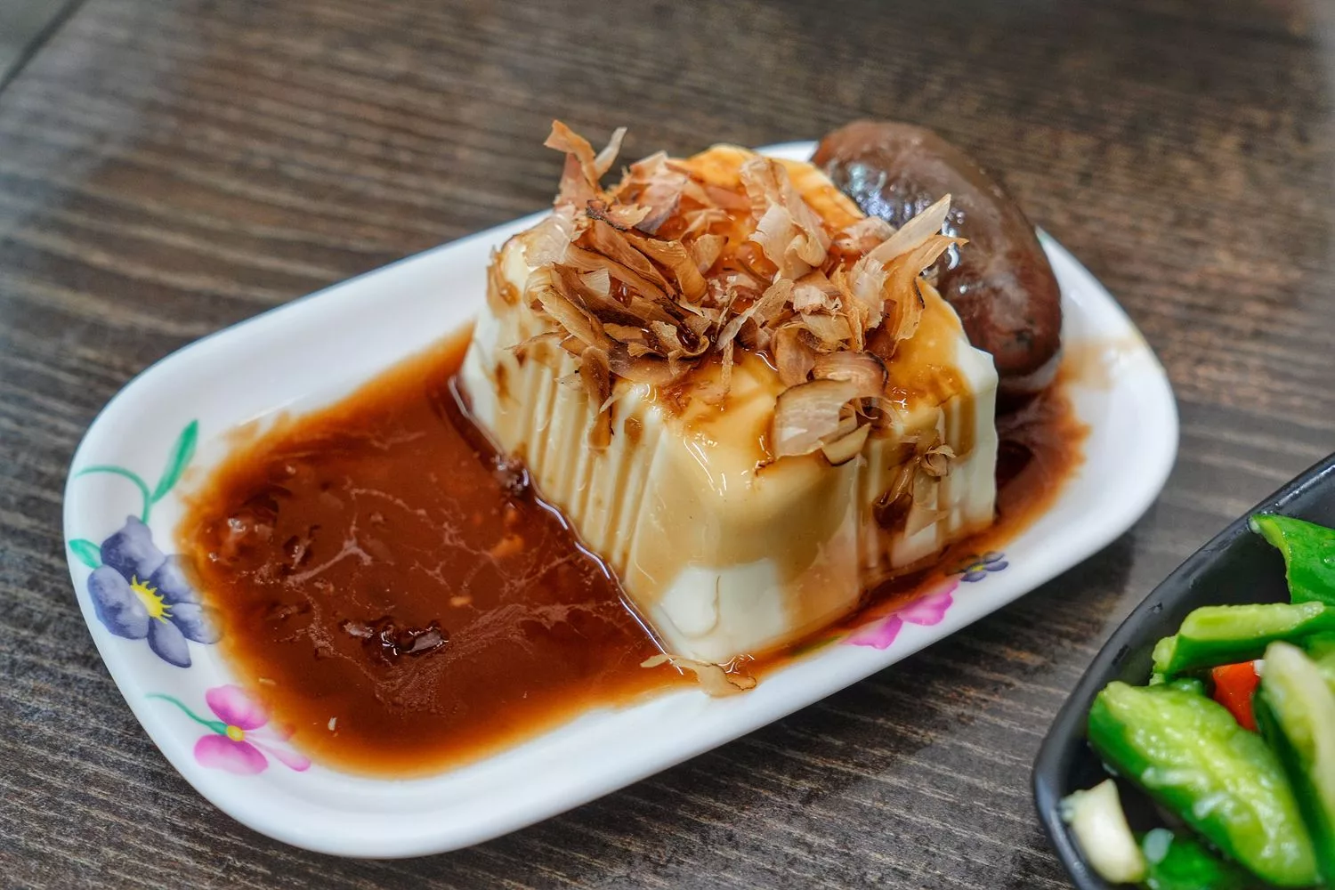 阿忠牛肉麵｜飄香30年老店，比臉大碗公牛肉麵，內用免費加湯! @混血珊莎的奇幻旅程