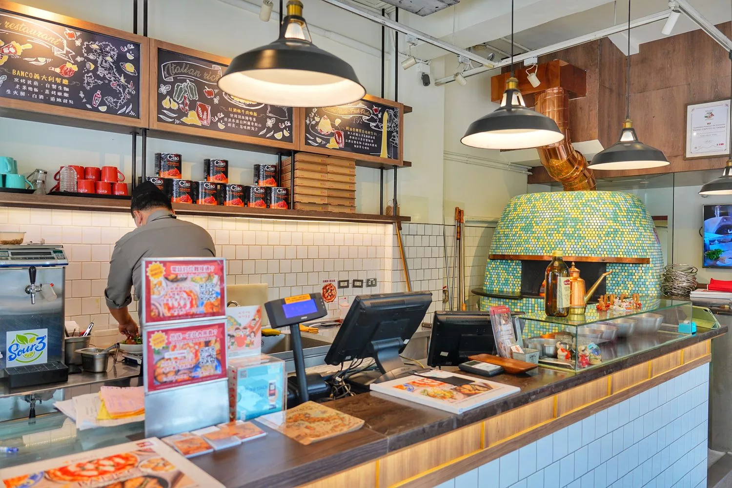 【台北披薩推薦】BANCO窯烤PIZZA自製生麵，世界冠軍級窯烤披薩名店，免出國品嚐義式饗宴! @混血珊莎的奇幻旅程