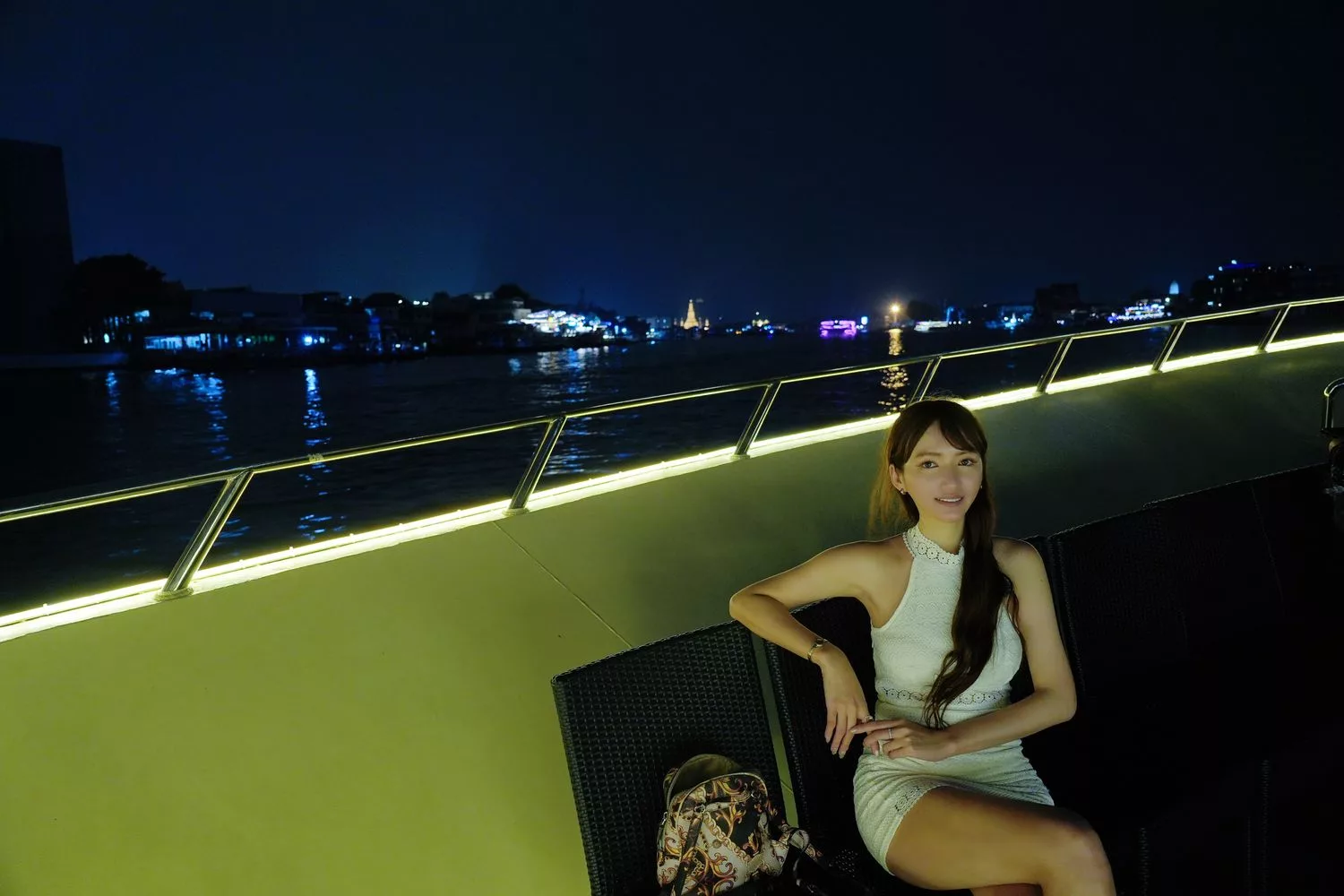 【昭披耶河公主號Chao Phraya Princess】浪漫遊船晚餐海鮮吃到飽! @混血珊莎的奇幻旅程