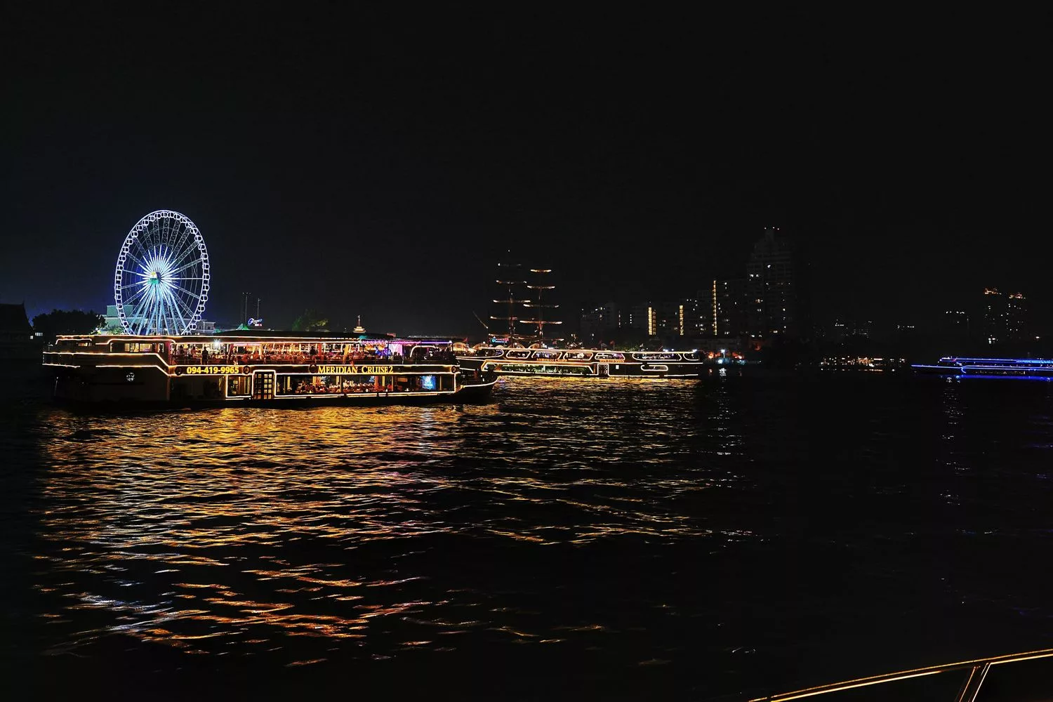 【昭披耶河公主號Chao Phraya Princess】浪漫遊船晚餐海鮮吃到飽! @混血珊莎的奇幻旅程