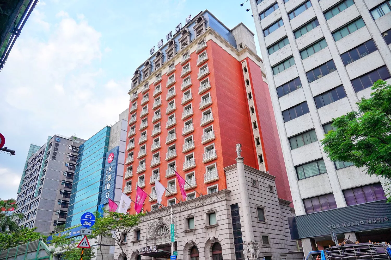 【漢普頓酒店早餐】巴洛克式裝潢典雅大器，早餐還有龍蝦粥! @混血珊莎的奇幻旅程