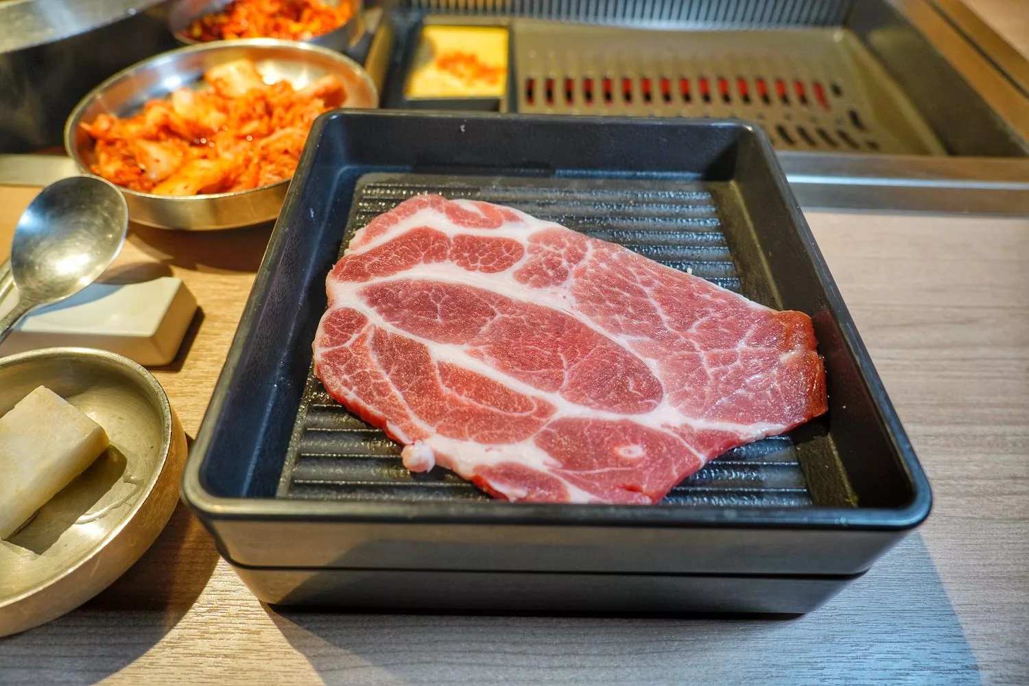 【韓舍韓式烤肉】平價桃園燒烤吃到飽推薦，爽吃 8 種肉品/大醬鍋/拌飯/小菜，通通只要 469 元起! @混血珊莎的奇幻旅程