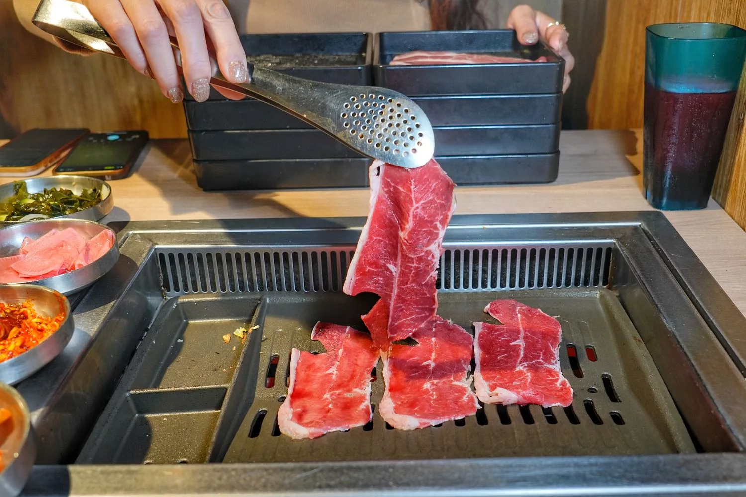 【韓舍韓式烤肉】平價桃園燒烤吃到飽推薦，爽吃 8 種肉品/大醬鍋/拌飯/小菜，通通只要 469 元起! @混血珊莎的奇幻旅程