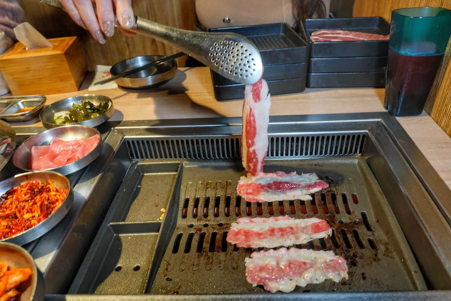 【韓舍韓式烤肉】平價桃園燒烤吃到飽推薦，爽吃 8 種肉品/大醬鍋/拌飯/小菜，通通只要 469 元起! @混血珊莎的奇幻旅程