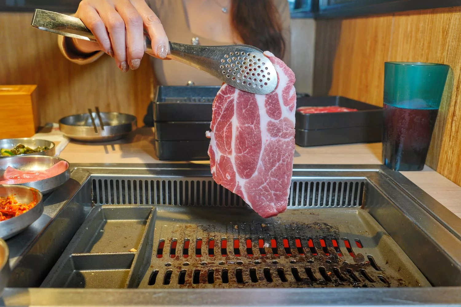 【韓舍韓式烤肉】平價桃園燒烤吃到飽推薦，爽吃 8 種肉品/大醬鍋/拌飯/小菜，通通只要 469 元起! @混血珊莎的奇幻旅程