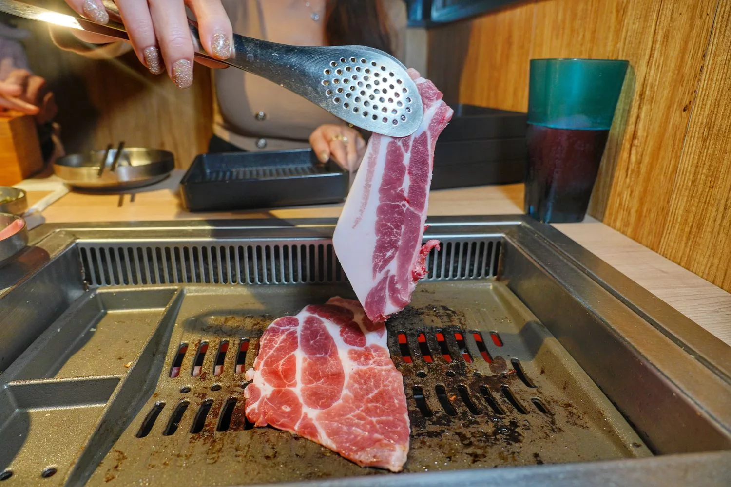 【韓舍韓式烤肉】平價桃園燒烤吃到飽推薦，爽吃 8 種肉品/大醬鍋/拌飯/小菜，通通只要 469 元起! @混血珊莎的奇幻旅程