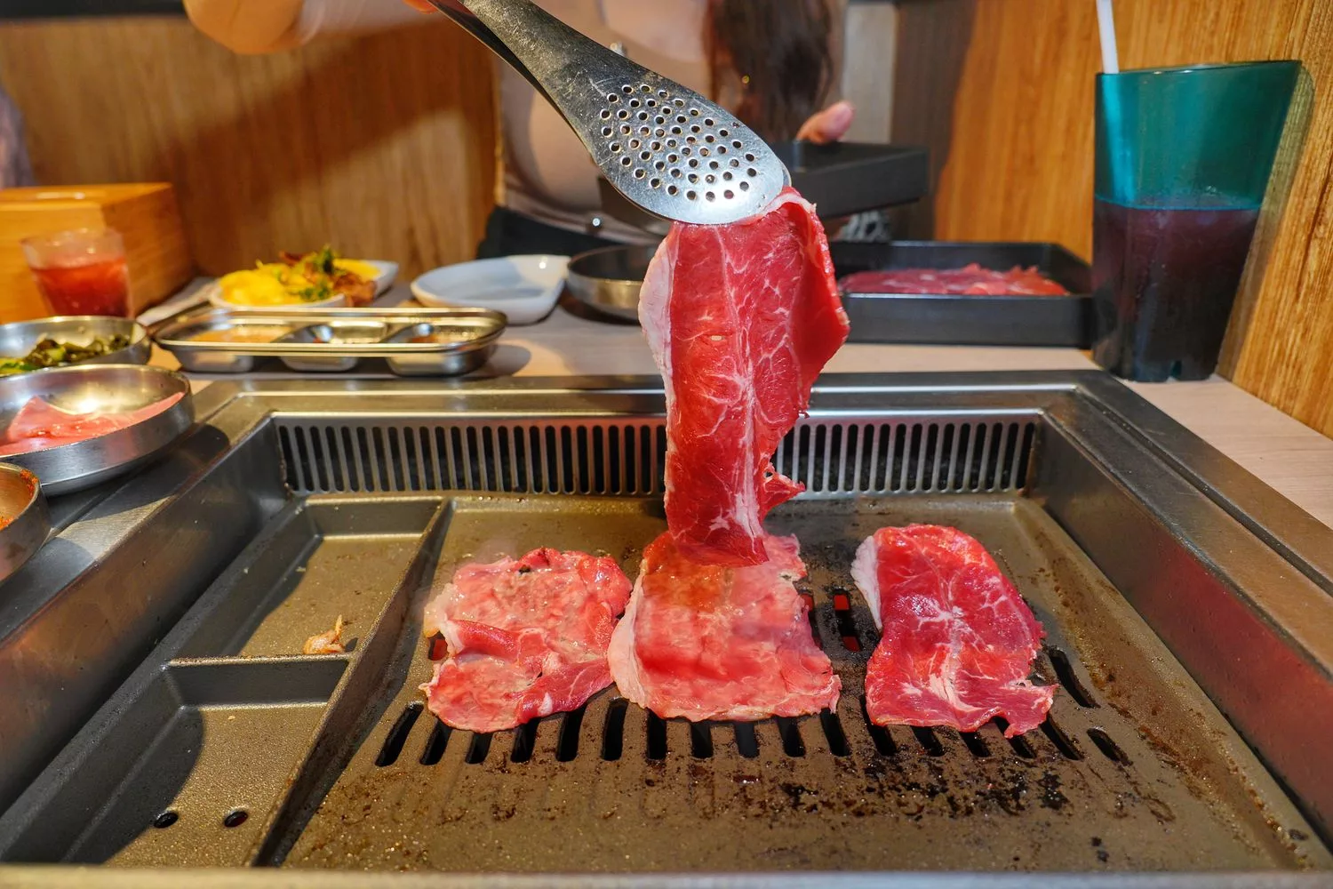 【韓舍韓式烤肉】平價桃園燒烤吃到飽推薦，爽吃 8 種肉品/大醬鍋/拌飯/小菜，通通只要 469 元起! @混血珊莎的奇幻旅程