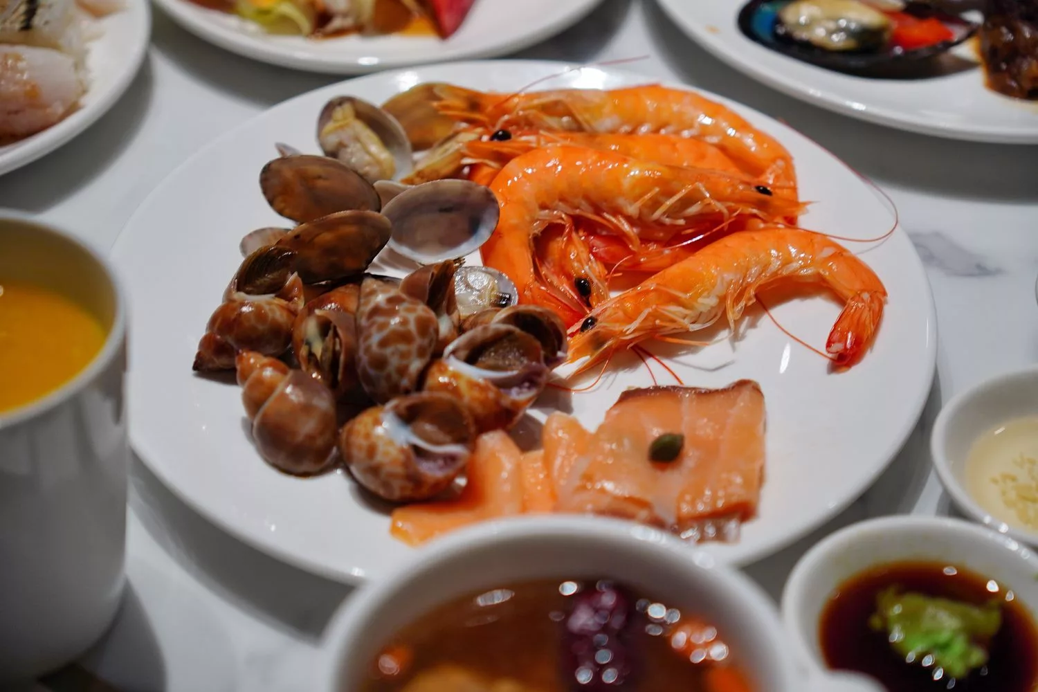 【漢普頓酒店自助餐】洛可可茶苑，豪華主餐龍蝦/鮑魚/魚翅羹，肋眼牛排炙燒握壽司無限爽吃! @混血珊莎的奇幻旅程