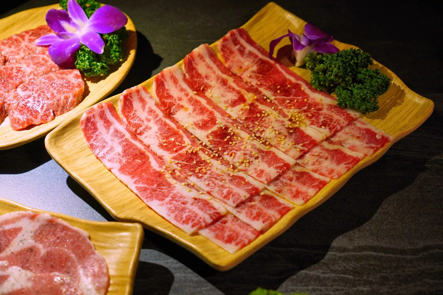 【台中西區燒肉】六本木燒肉，濃濃日系氛圍，高CP值平價燒烤! @混血珊莎的奇幻旅程