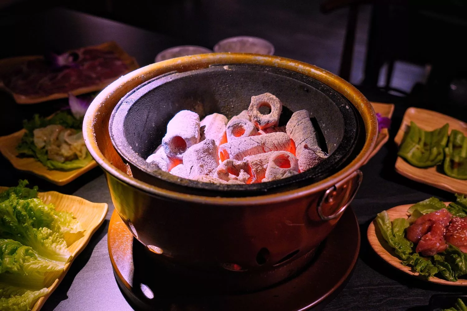 【台中西區燒肉】六本木燒肉，濃濃日系氛圍，高CP值平價燒烤! @混血珊莎的奇幻旅程