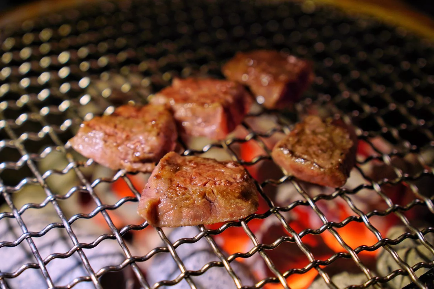 【台中西區燒肉】六本木燒肉，濃濃日系氛圍，高CP值平價燒烤! @混血珊莎的奇幻旅程