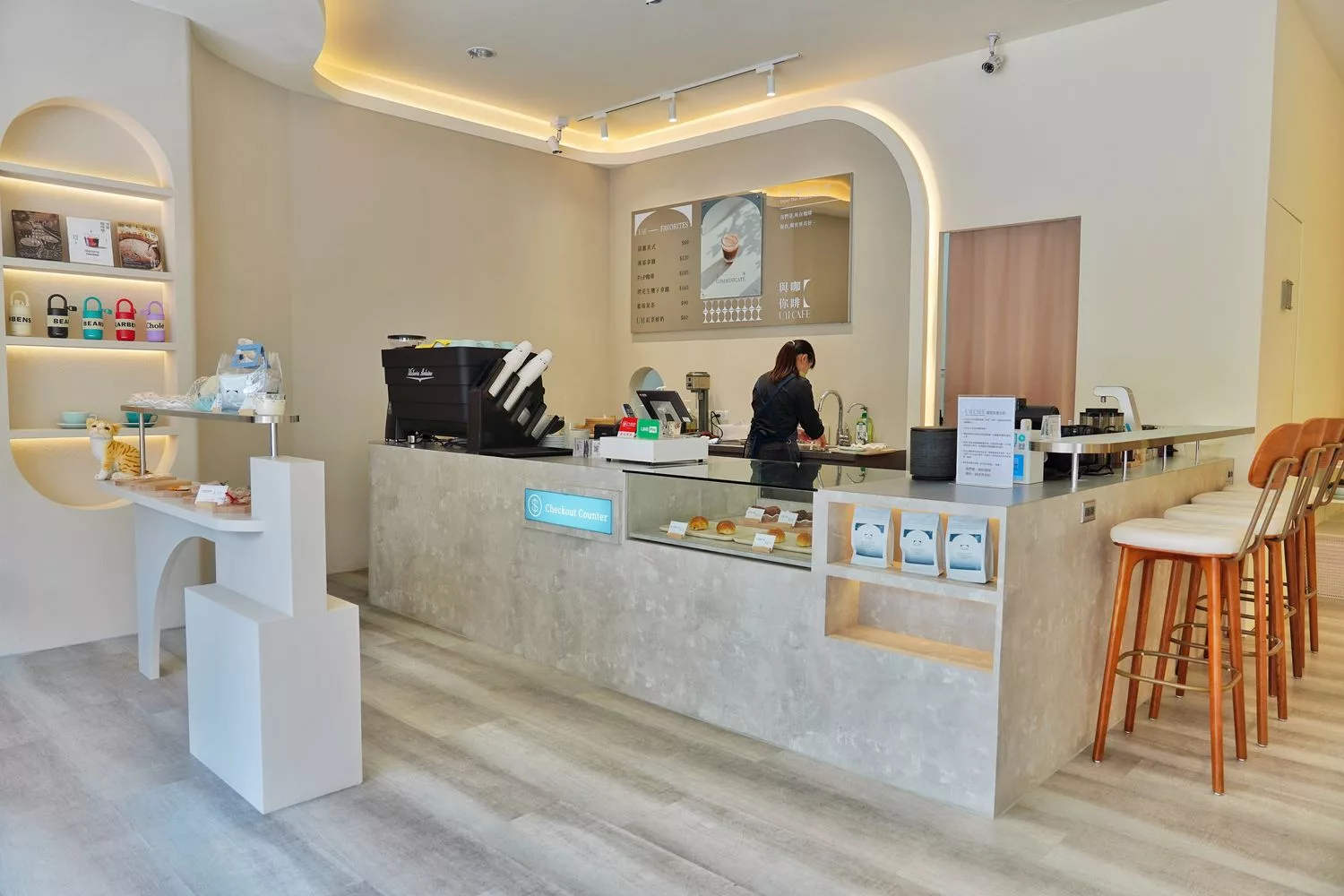 【逢甲咖啡廳】Uni Cafe 與你咖啡，純白韓風搭配戶外露天庭院與毛小孩共享美好時光! @混血珊莎的奇幻旅程