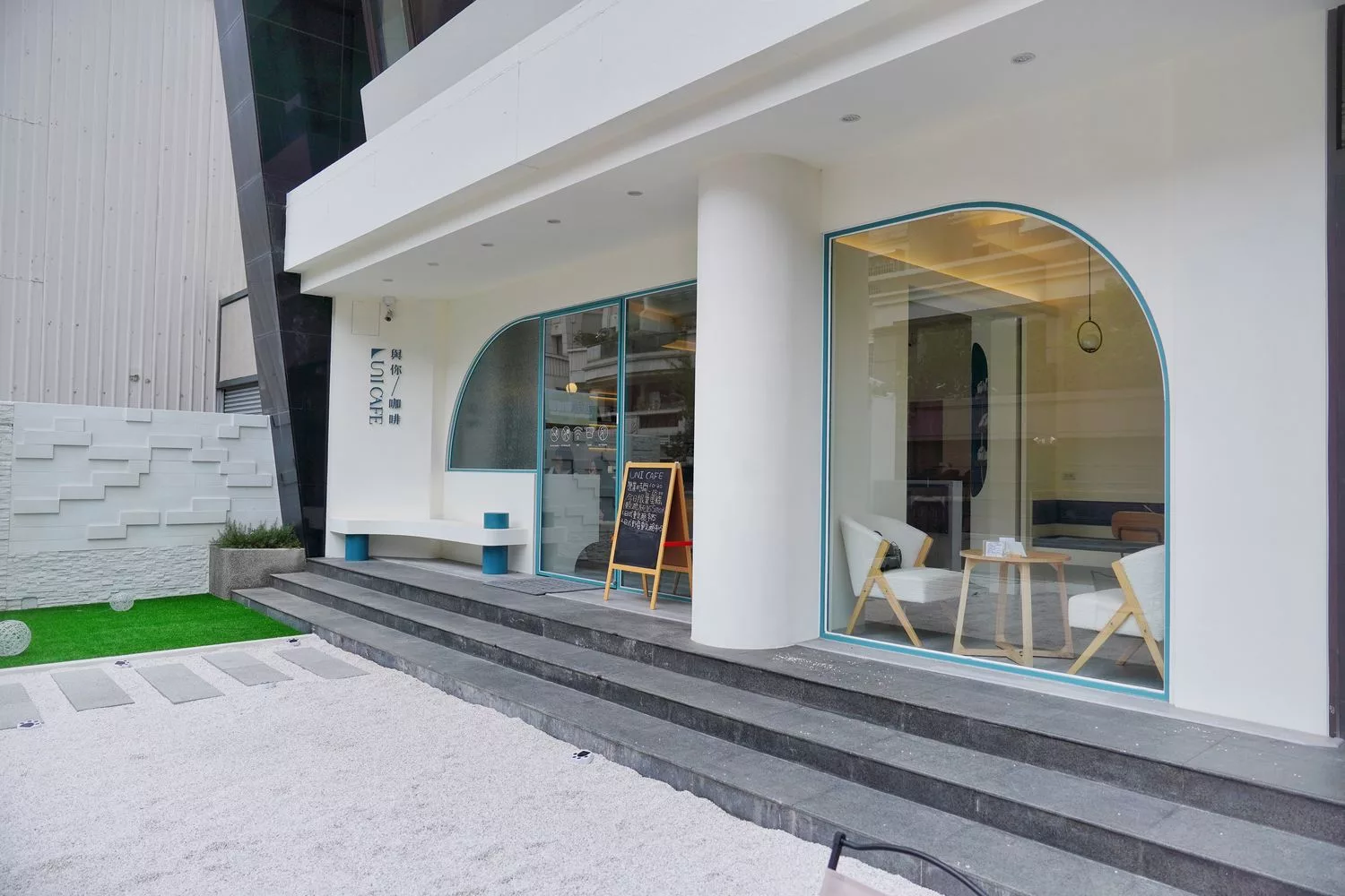 【逢甲咖啡廳】Uni Cafe 與你咖啡，純白韓風搭配戶外露天庭院與毛小孩共享美好時光! @混血珊莎的奇幻旅程
