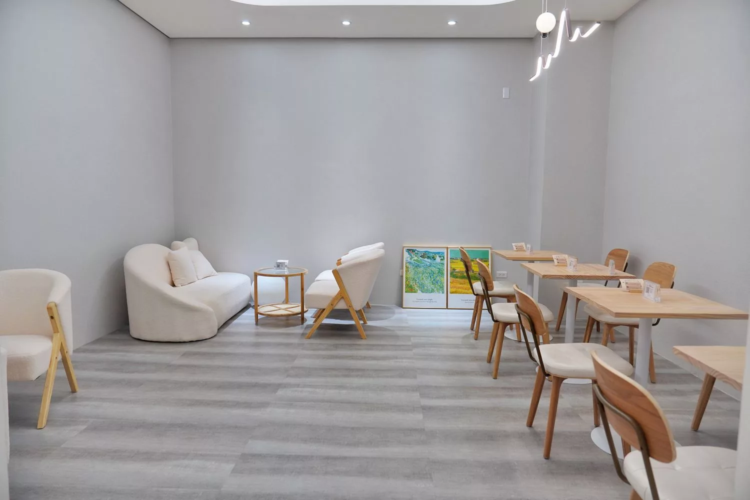 【逢甲咖啡廳】Uni Cafe 與你咖啡，純白韓風搭配戶外露天庭院與毛小孩共享美好時光! @混血珊莎的奇幻旅程