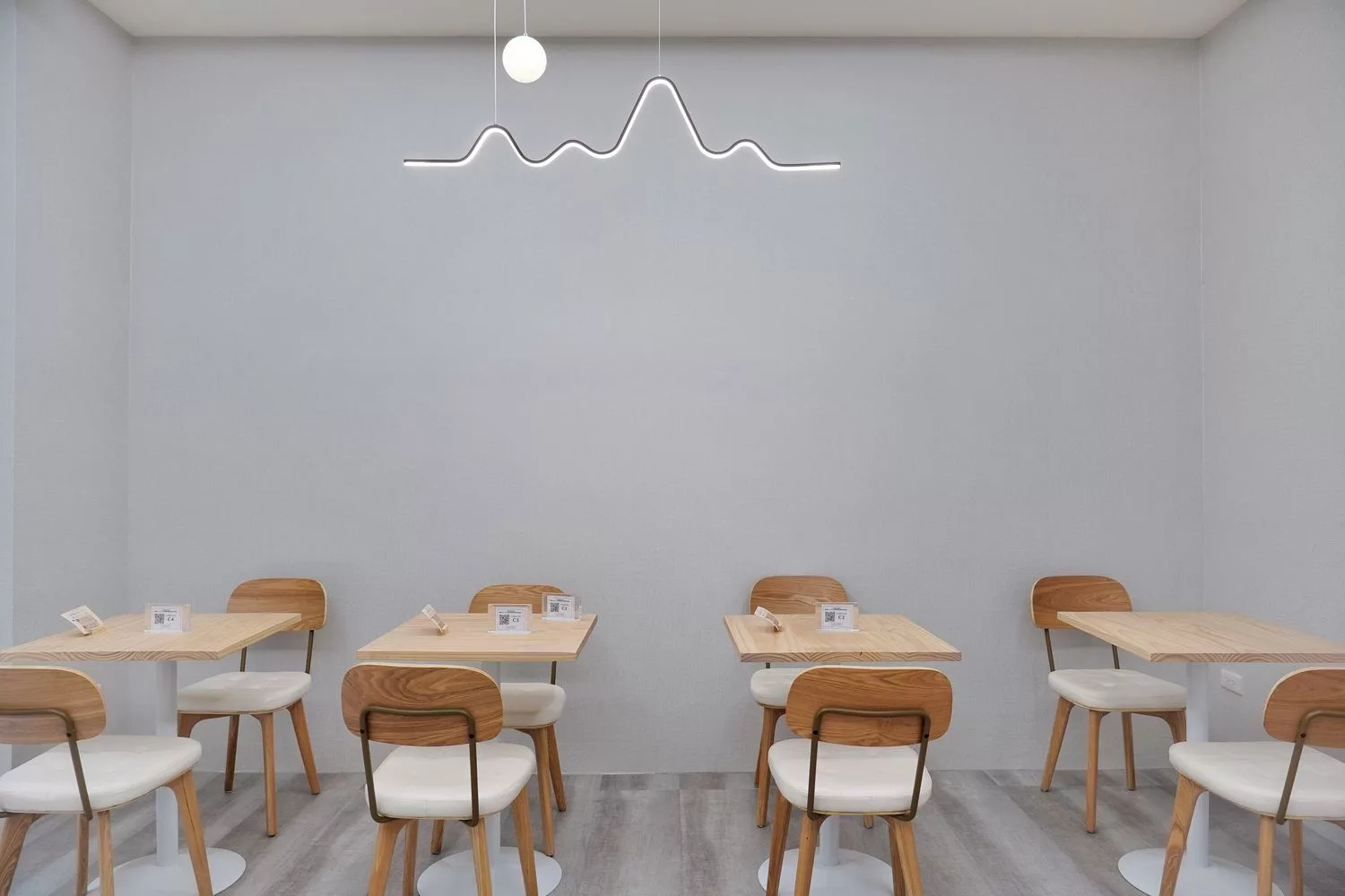 【逢甲咖啡廳】Uni Cafe 與你咖啡，純白韓風搭配戶外露天庭院與毛小孩共享美好時光! @混血珊莎的奇幻旅程