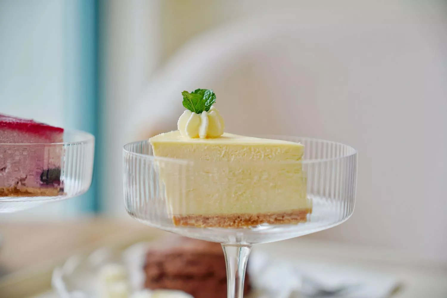 【逢甲咖啡廳】Uni Cafe 與你咖啡，純白韓風搭配戶外露天庭院與毛小孩共享美好時光! @混血珊莎的奇幻旅程