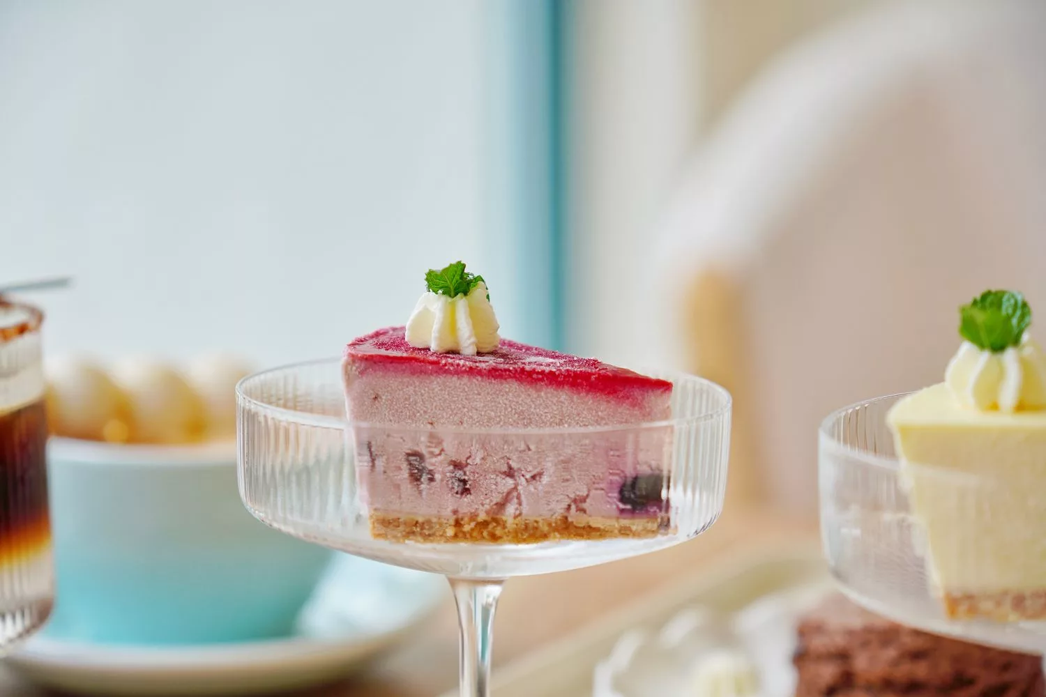 【逢甲咖啡廳】Uni Cafe 與你咖啡，純白韓風搭配戶外露天庭院與毛小孩共享美好時光! @混血珊莎的奇幻旅程