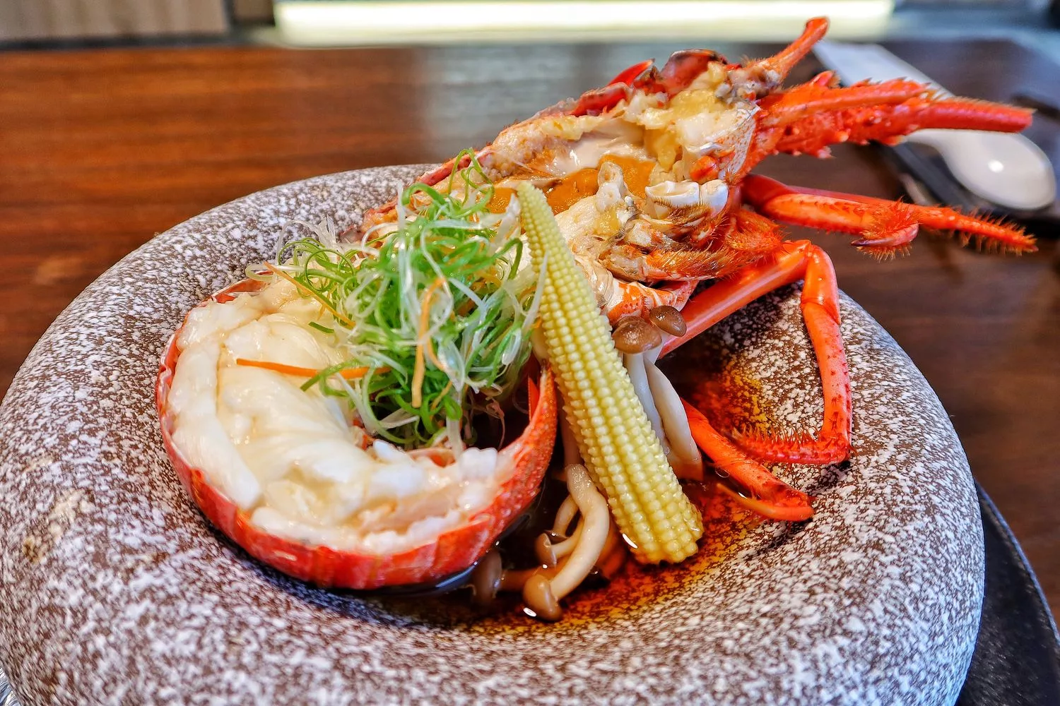 【2024龍蝦餐廳】精選 18 家必吃龍蝦料理、龍蝦吃到飽! @混血珊莎的奇幻旅程