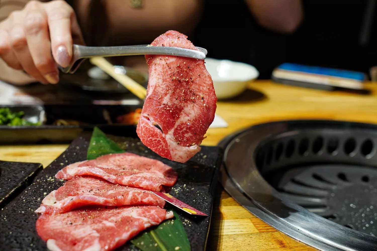 燒肉神戶あぶり牧場本店｜大阪梅田美食推薦神戶牛專賣店，大啖頂級燒肉! @混血珊莎的奇幻旅程