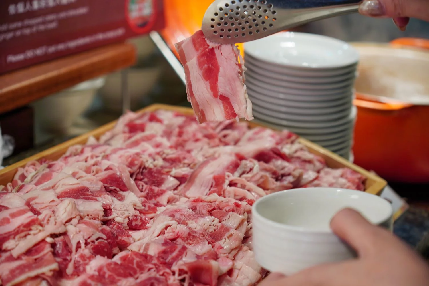 【萬華飯店吃到飽】凱達大飯店百宴自助餐廳，藍鑽蟹、現沖牛肉湯，免千元無限吃到飽! @混血珊莎的奇幻旅程