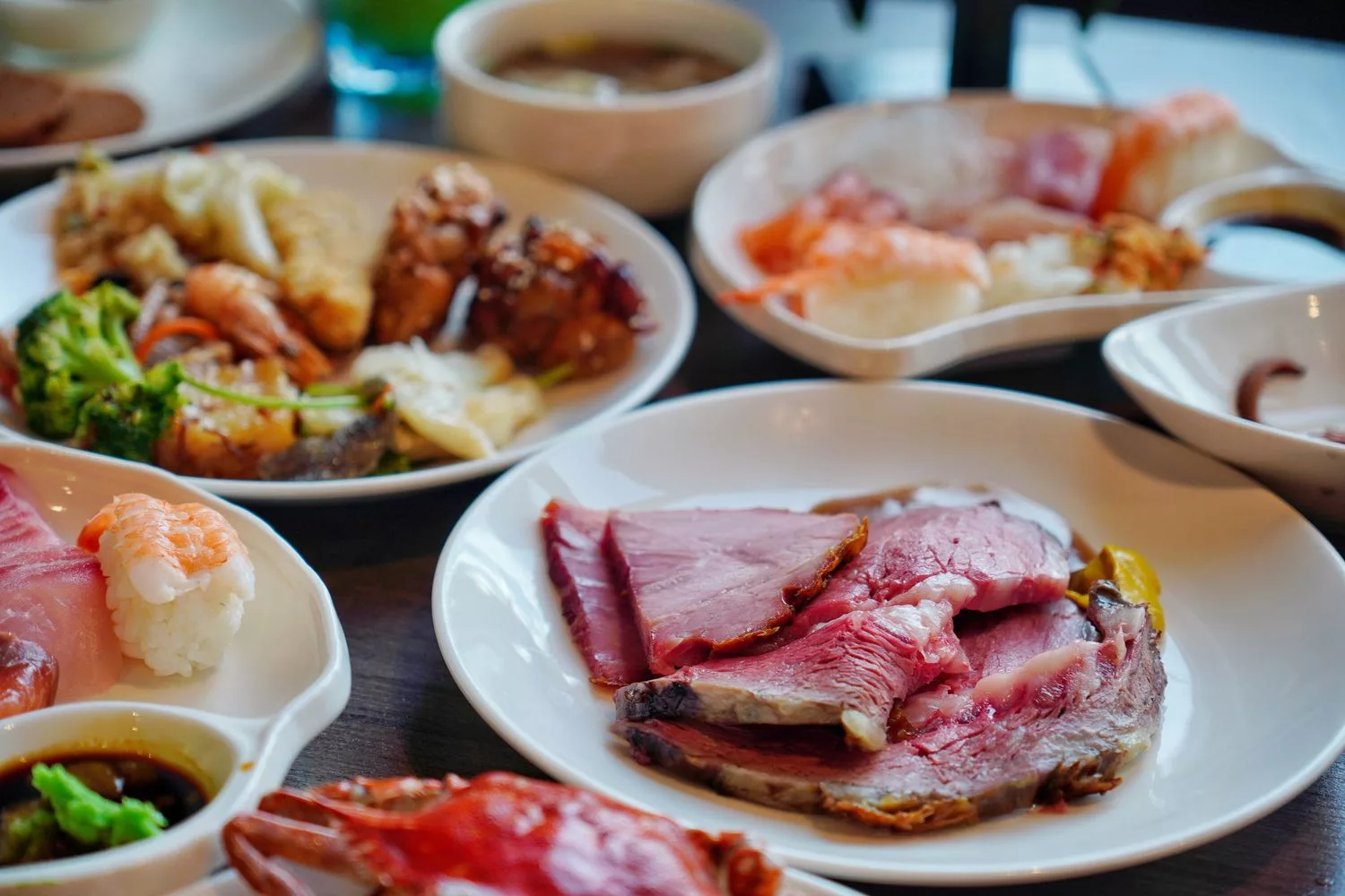 【萬華飯店吃到飽】凱達大飯店百宴自助餐廳，藍鑽蟹、現沖牛肉湯，免千元無限吃到飽! @混血珊莎的奇幻旅程