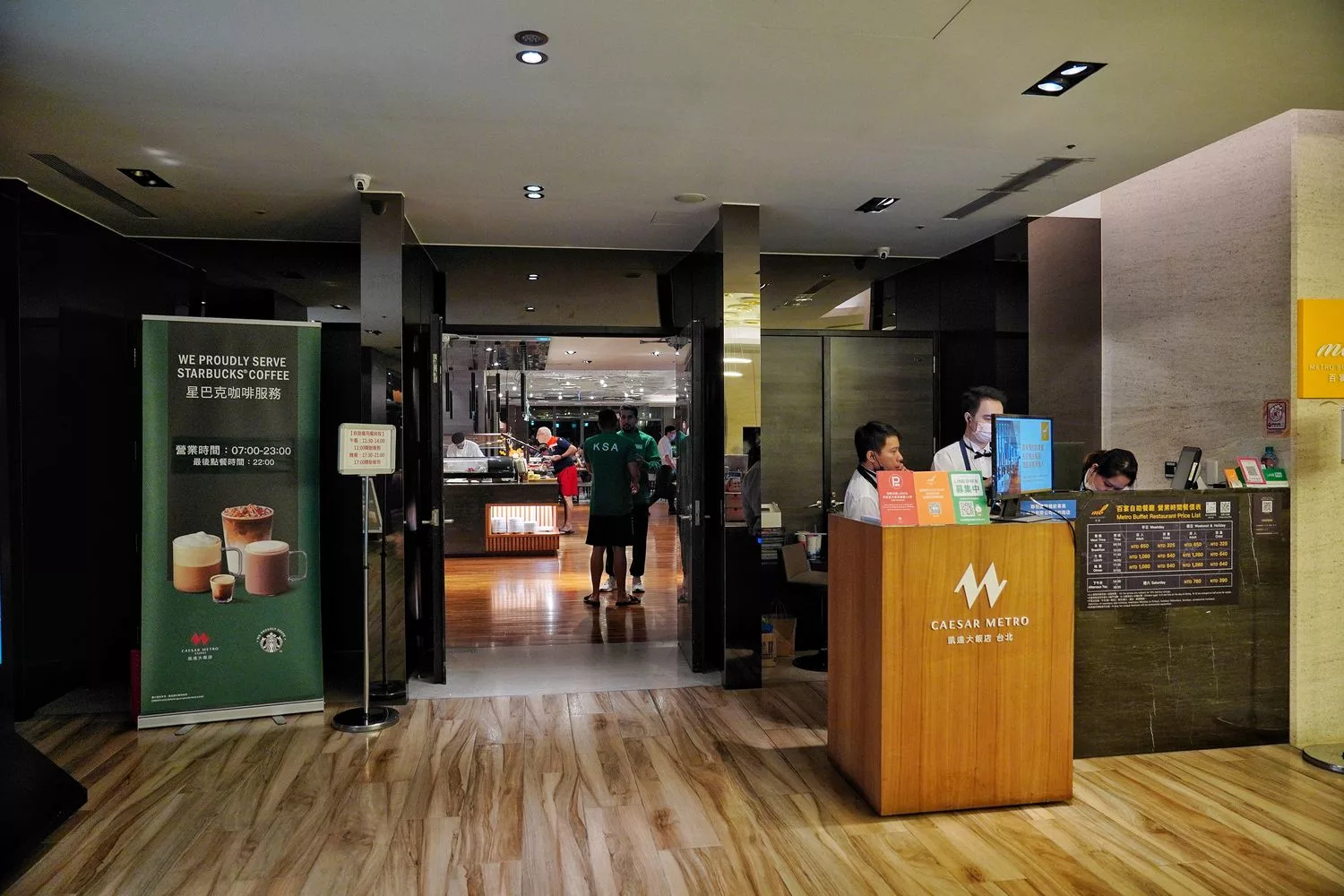 【萬華飯店吃到飽】凱達大飯店百宴自助餐廳，藍鑽蟹、現沖牛肉湯，免千元無限吃到飽! @混血珊莎的奇幻旅程