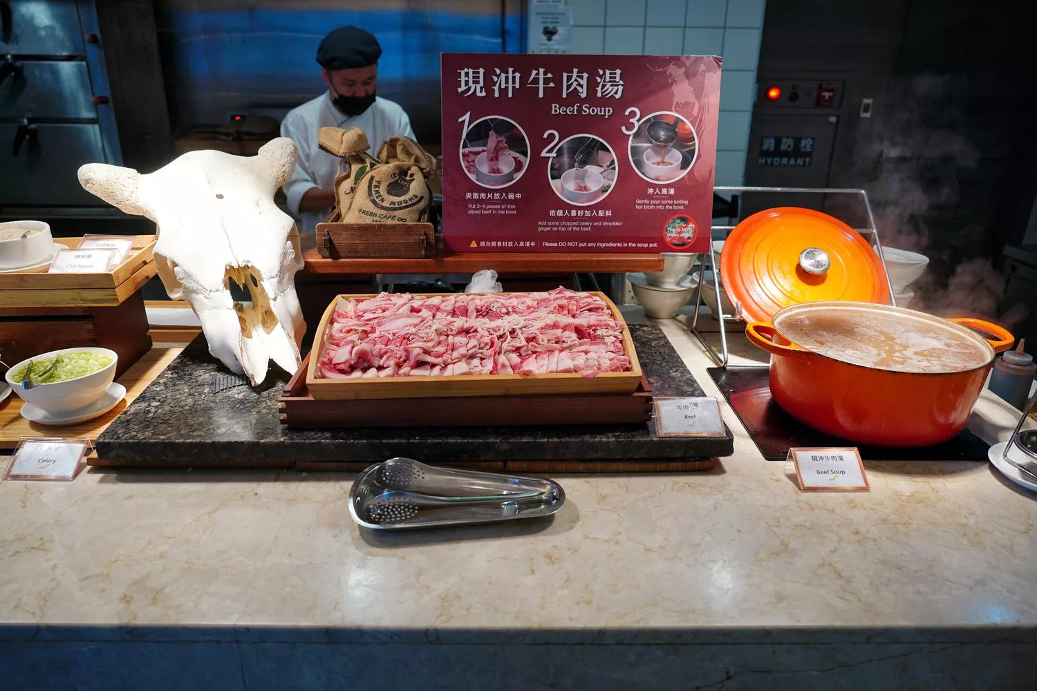 【萬華飯店吃到飽】凱達大飯店百宴自助餐廳，藍鑽蟹、現沖牛肉湯，免千元無限吃到飽! @混血珊莎的奇幻旅程