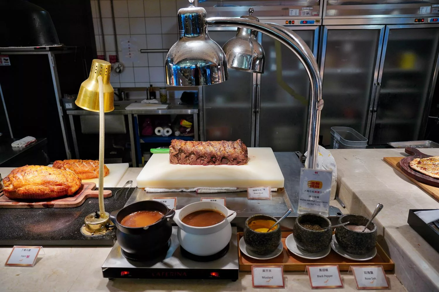 【萬華飯店吃到飽】凱達大飯店百宴自助餐廳，藍鑽蟹、現沖牛肉湯，免千元無限吃到飽! @混血珊莎的奇幻旅程