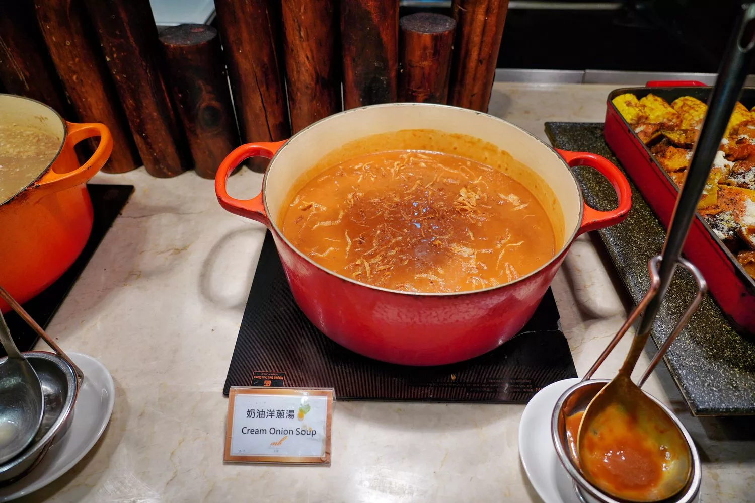 【萬華飯店吃到飽】凱達大飯店百宴自助餐廳，藍鑽蟹、現沖牛肉湯，免千元無限吃到飽! @混血珊莎的奇幻旅程