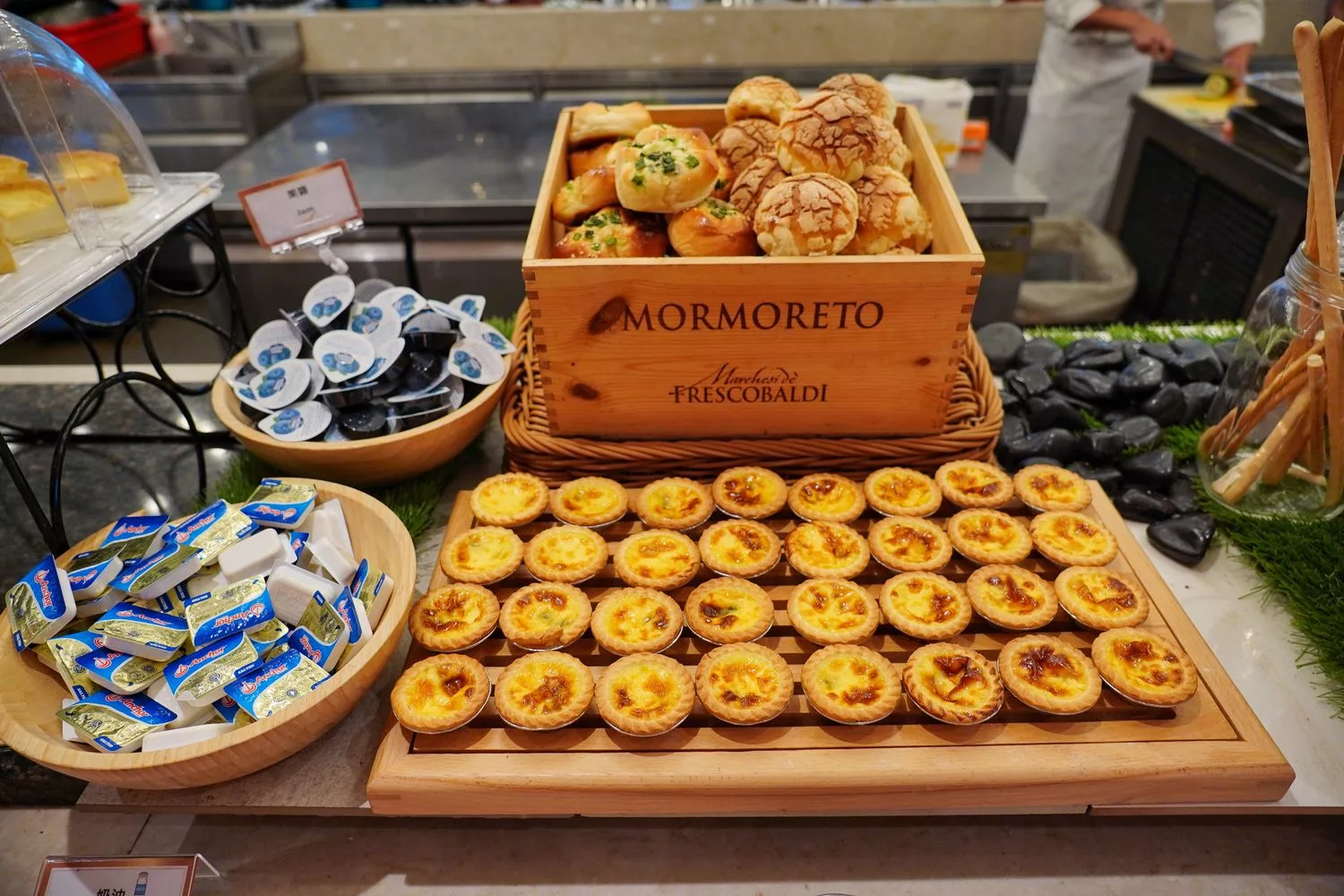 【萬華飯店吃到飽】凱達大飯店百宴自助餐廳，藍鑽蟹、現沖牛肉湯，免千元無限吃到飽! @混血珊莎的奇幻旅程