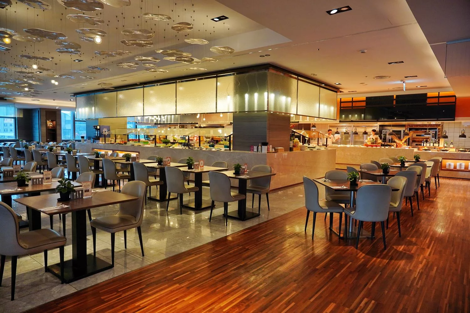 【萬華飯店吃到飽】凱達大飯店百宴自助餐廳，藍鑽蟹、現沖牛肉湯，免千元無限吃到飽! @混血珊莎的奇幻旅程