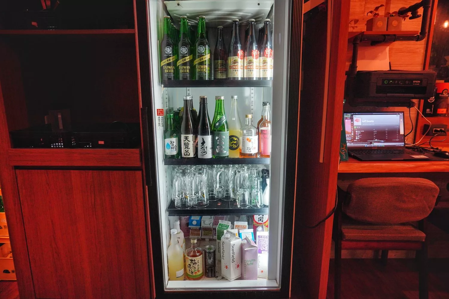 【內湖居酒屋推薦】串鼓串燒酒吧，人氣炭火串烤/暖心燒酒雞，週末生啤酒無限暢飲! @混血珊莎的奇幻旅程