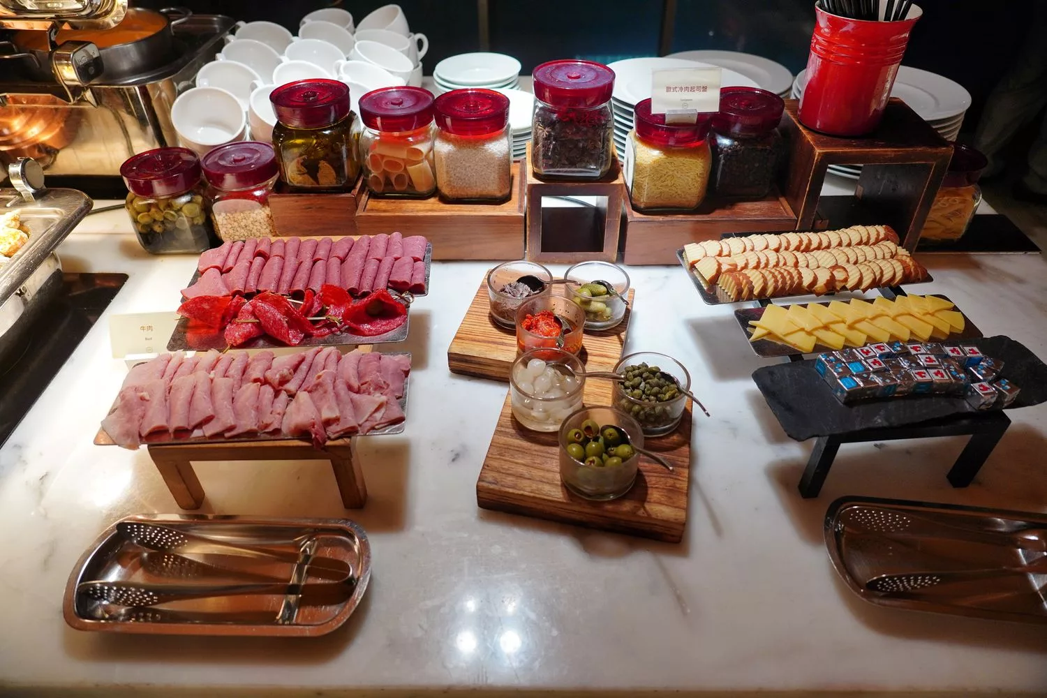 【慕軒飯店餐廳】gustoso義大利餐廳，主餐肥美海大蝦炭烤羊排，半自助式吃到飽! @混血珊莎的奇幻旅程