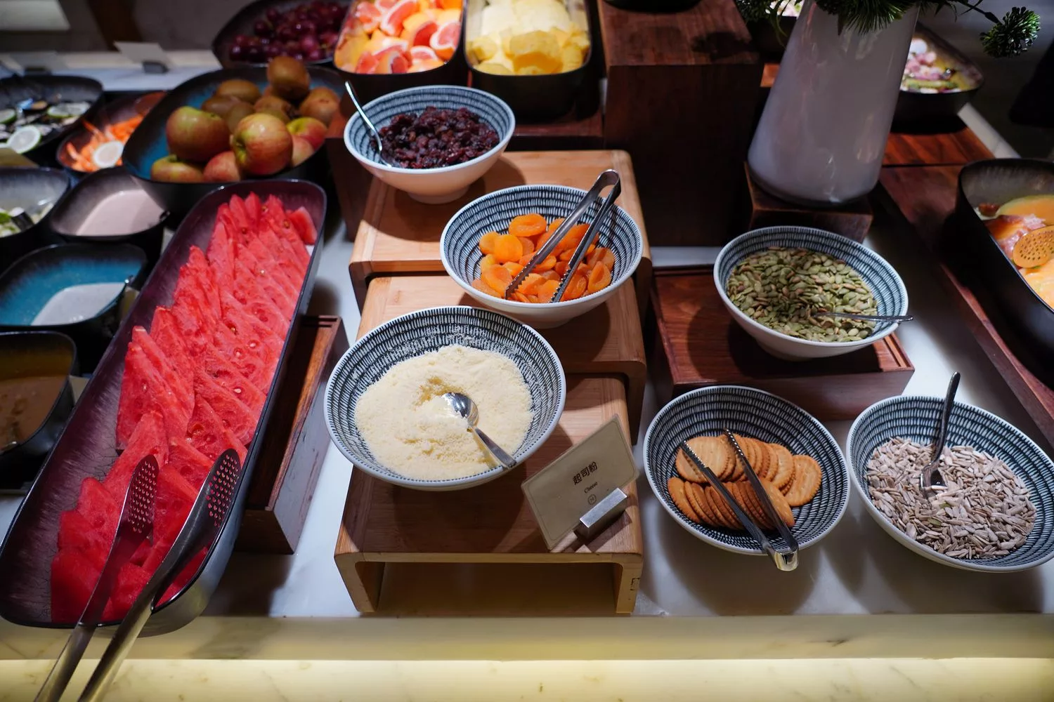 【慕軒飯店餐廳】gustoso義大利餐廳，主餐肥美海大蝦炭烤羊排，半自助式吃到飽! @混血珊莎的奇幻旅程