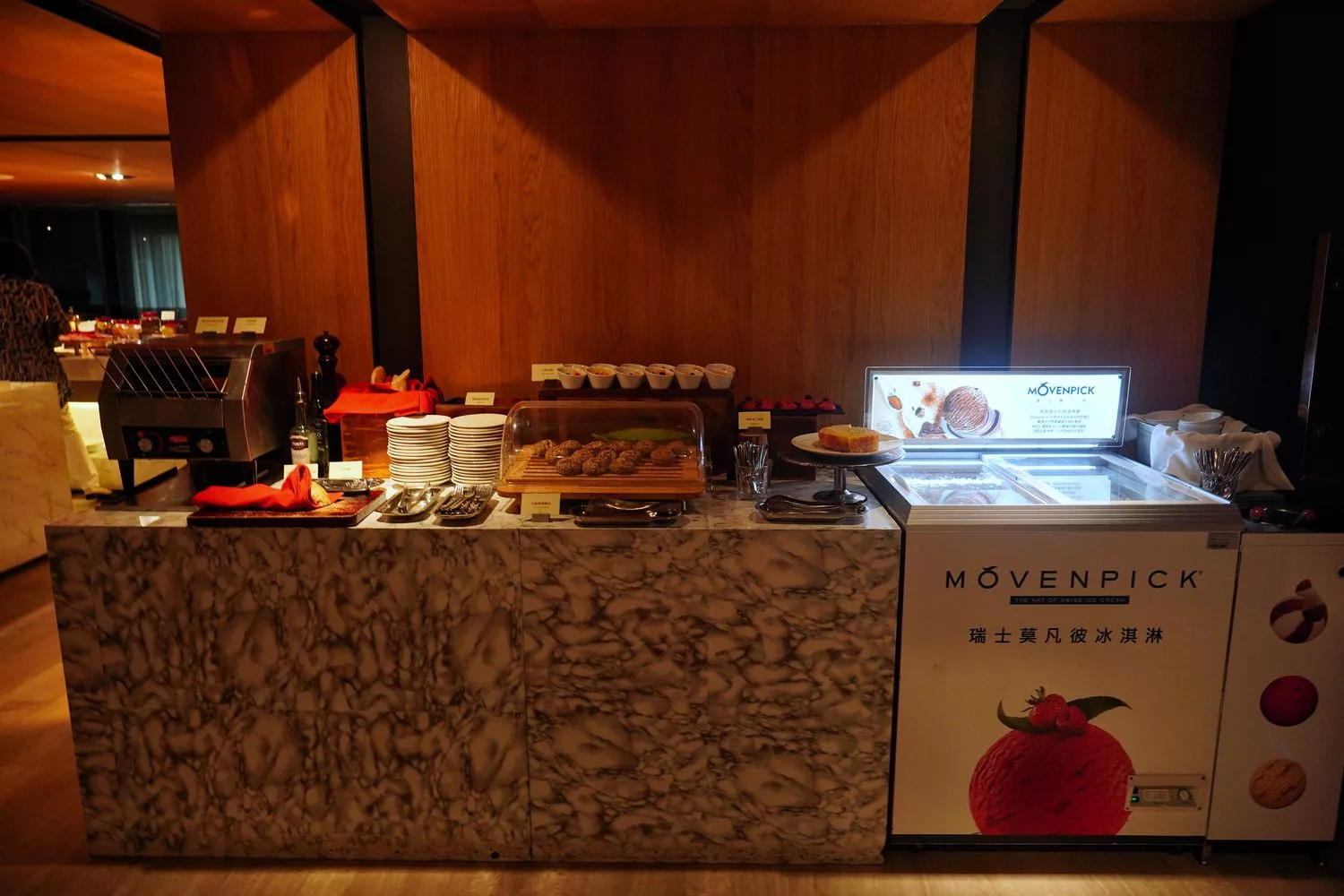 【慕軒飯店餐廳】gustoso義大利餐廳，主餐肥美海大蝦炭烤羊排，半自助式吃到飽! @混血珊莎的奇幻旅程