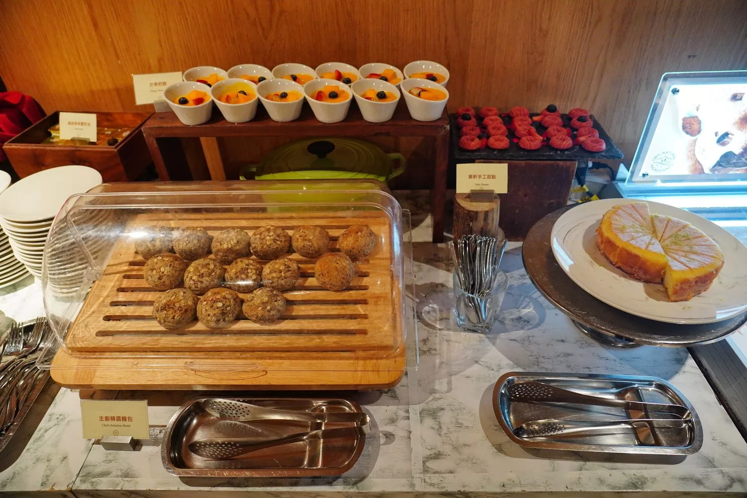 【慕軒飯店餐廳】gustoso義大利餐廳，主餐肥美海大蝦炭烤羊排，半自助式吃到飽! @混血珊莎的奇幻旅程