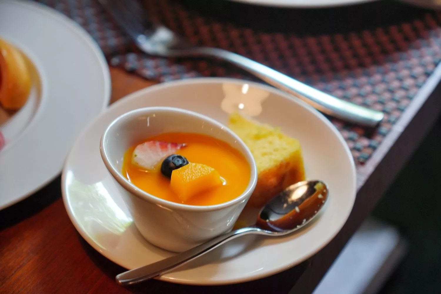 【慕軒飯店餐廳】gustoso義大利餐廳，主餐肥美海大蝦炭烤羊排，半自助式吃到飽! @混血珊莎的奇幻旅程