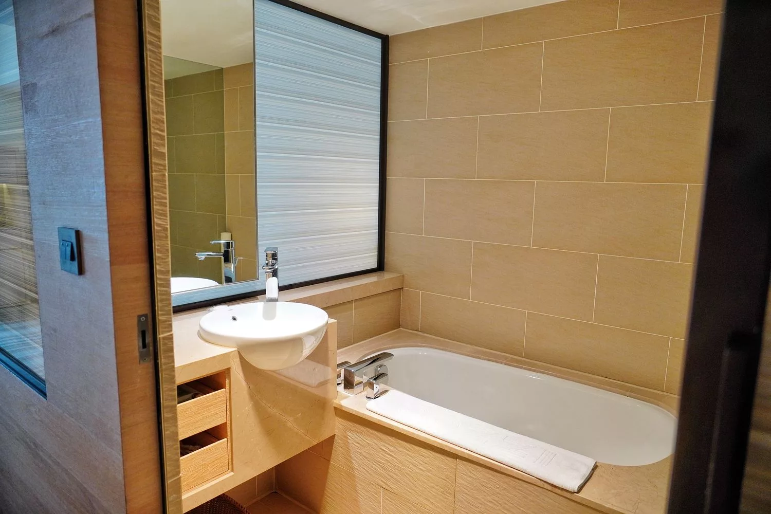 【善導寺住宿】和逸飯店台北忠孝館,時尚簡約房型,走路 1 分鐘到捷運,停車交通都方便! @混血珊莎的奇幻旅程 【善導寺住宿】和逸飯店台北忠孝館,時尚簡約房型,走路 1 分鐘到捷運,停車交通都方便! @混血珊莎的奇幻旅程