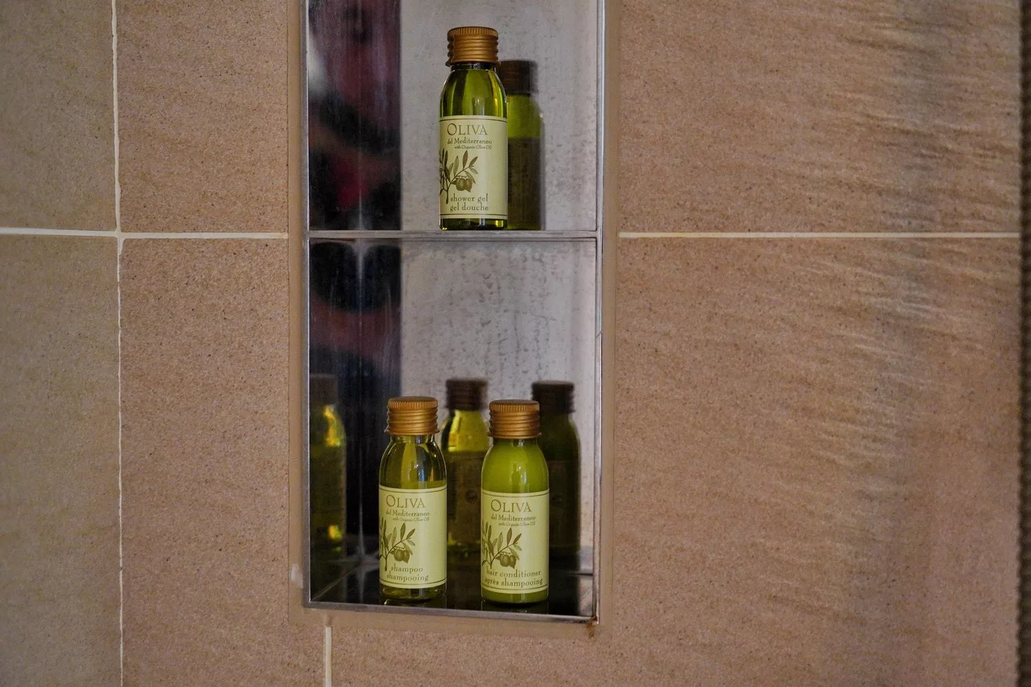 【善導寺住宿】和逸飯店台北忠孝館，時尚簡約房型，走路 1 分鐘到捷運，停車交通都方便! @混血珊莎的奇幻旅程