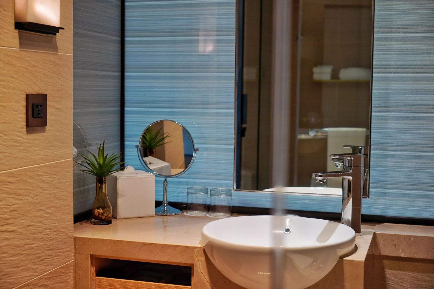 【善導寺住宿】和逸飯店台北忠孝館，時尚簡約房型，走路 1 分鐘到捷運，停車交通都方便! @混血珊莎的奇幻旅程