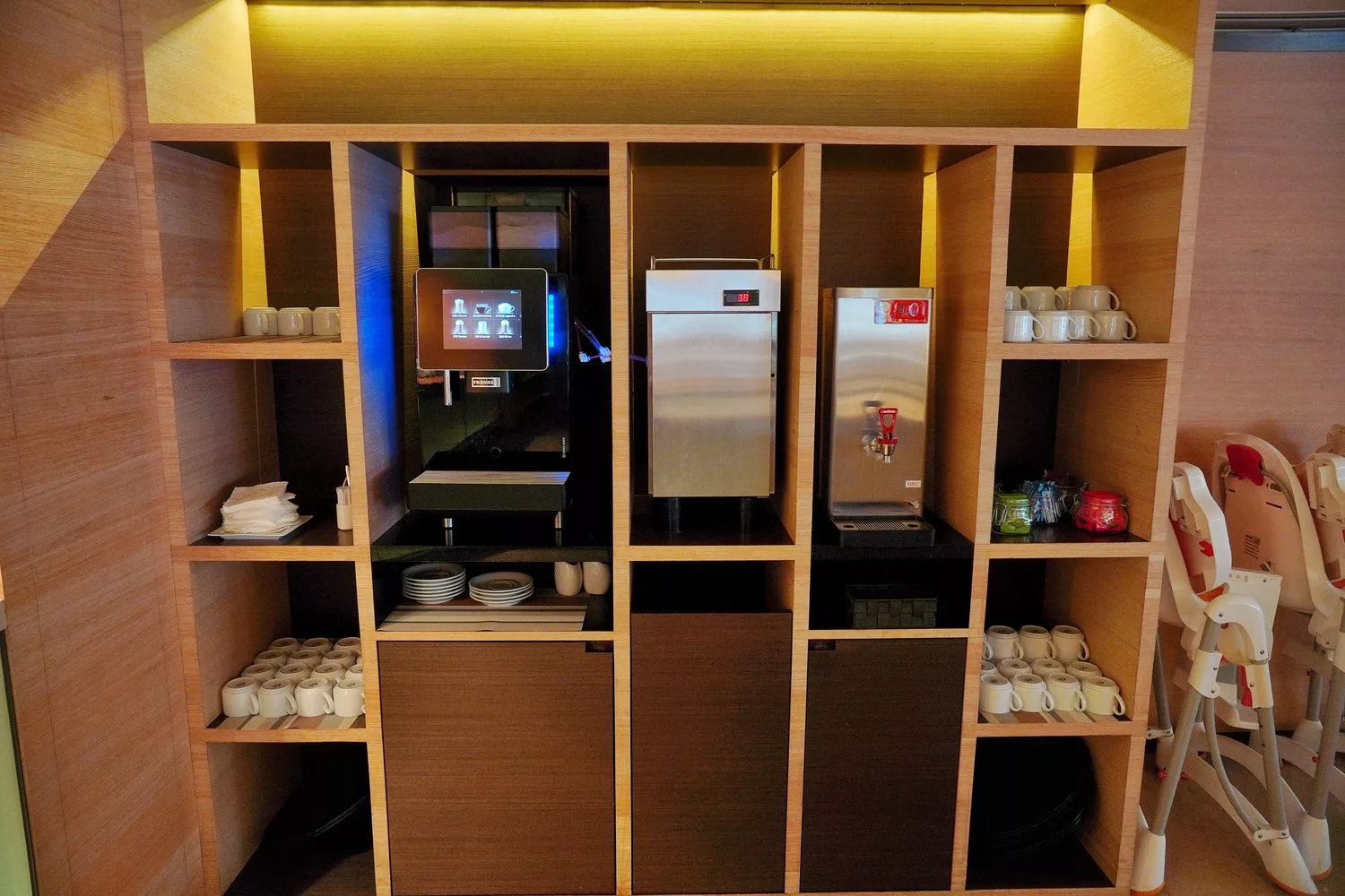 【善導寺住宿】和逸飯店台北忠孝館，時尚簡約房型，走路 1 分鐘到捷運，停車交通都方便! @混血珊莎的奇幻旅程