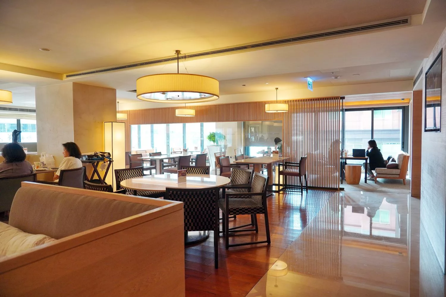 【善導寺住宿】和逸飯店台北忠孝館,時尚簡約房型,走路 1 分鐘到捷運,停車交通都方便! @混血珊莎的奇幻旅程 【善導寺住宿】和逸飯店台北忠孝館,時尚簡約房型,走路 1 分鐘到捷運,停車交通都方便! @混血珊莎的奇幻旅程