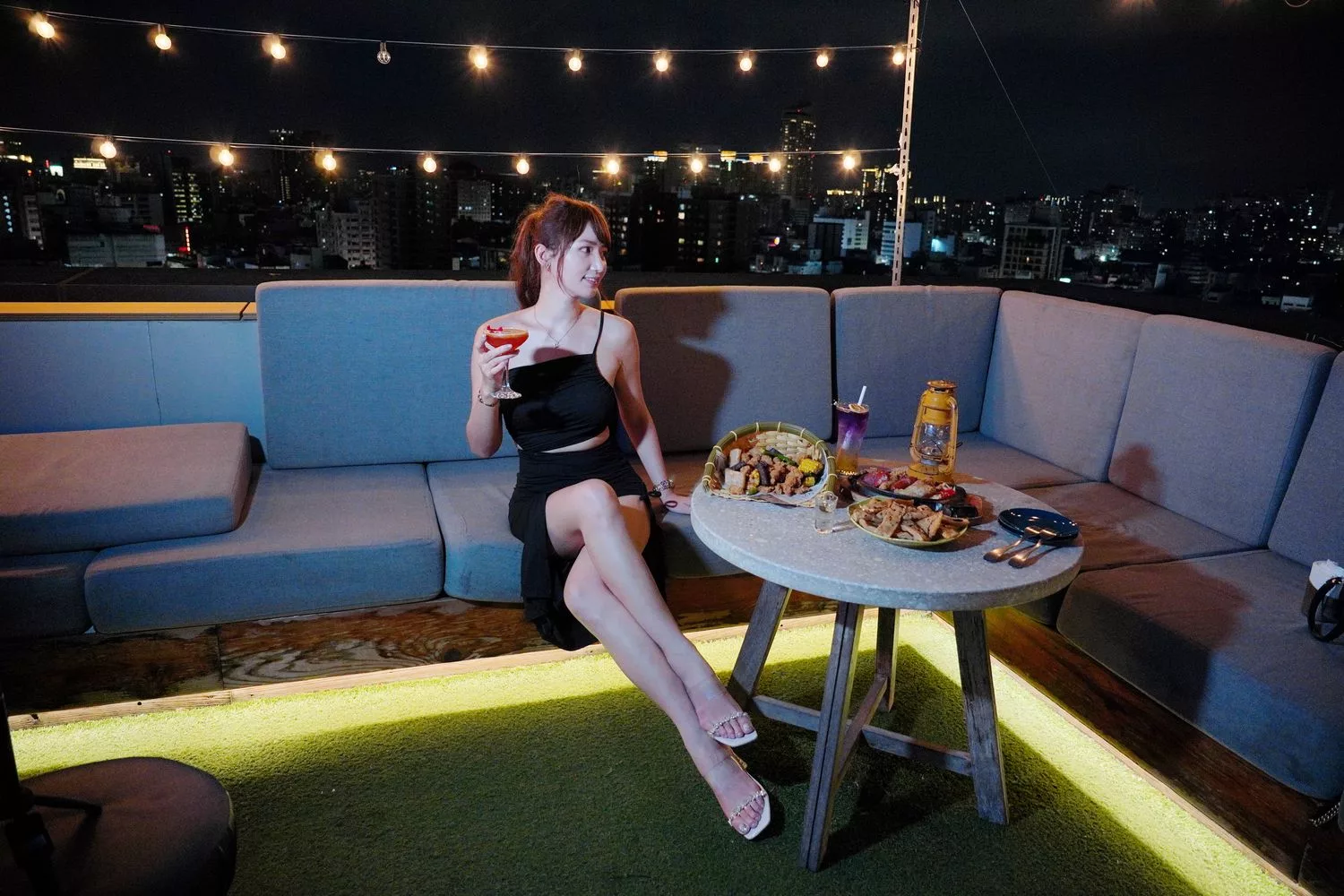 【高雄中央公園英迪格酒店】景觀浴缸絕美房型近捷運! @混血珊莎的奇幻旅程