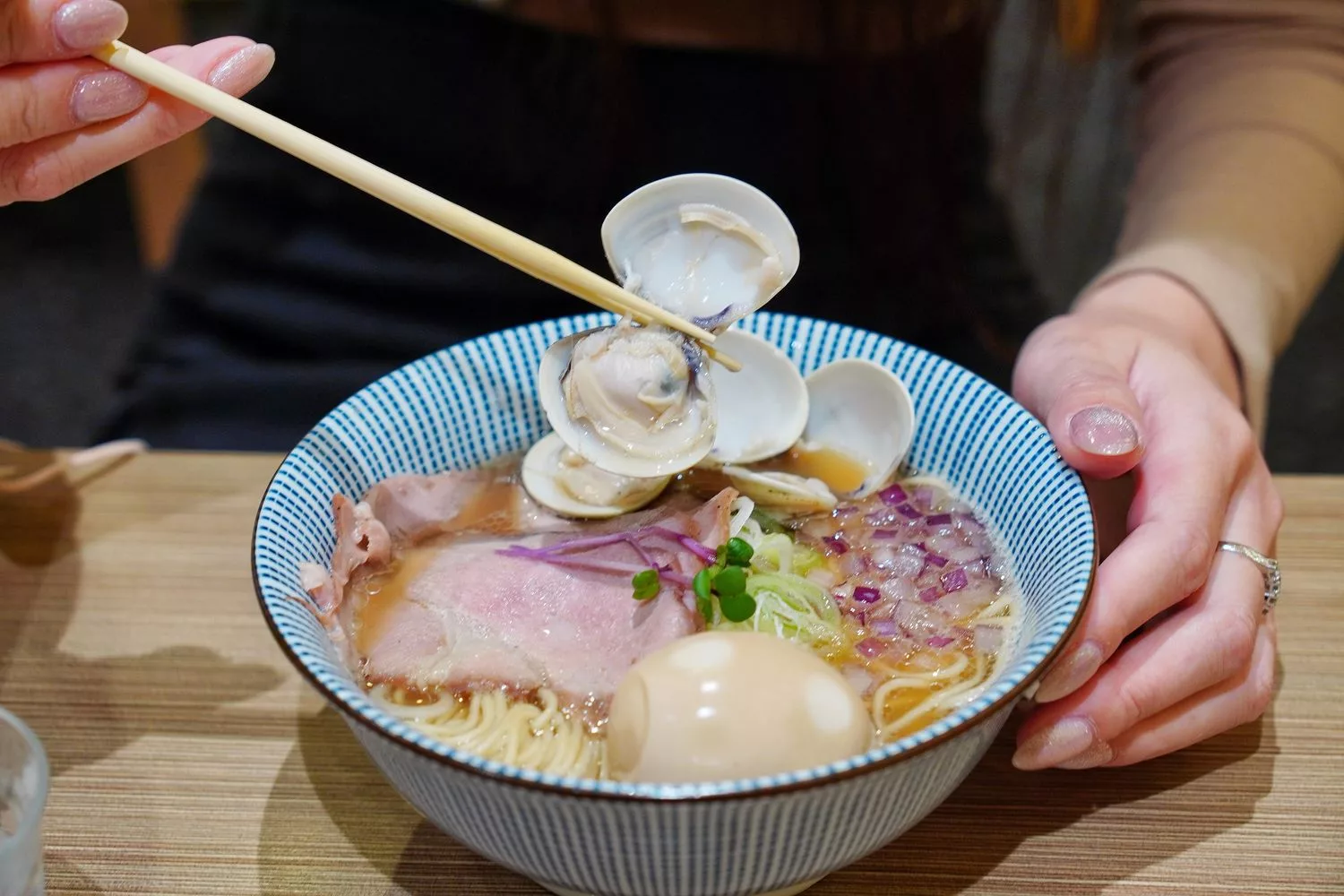 【京都拉麵】貝だし麺きた田(貝湯麵 北田)，蛤蠣湯底清爽系拉麵，京都排隊人氣名店! @混血珊莎的奇幻旅程