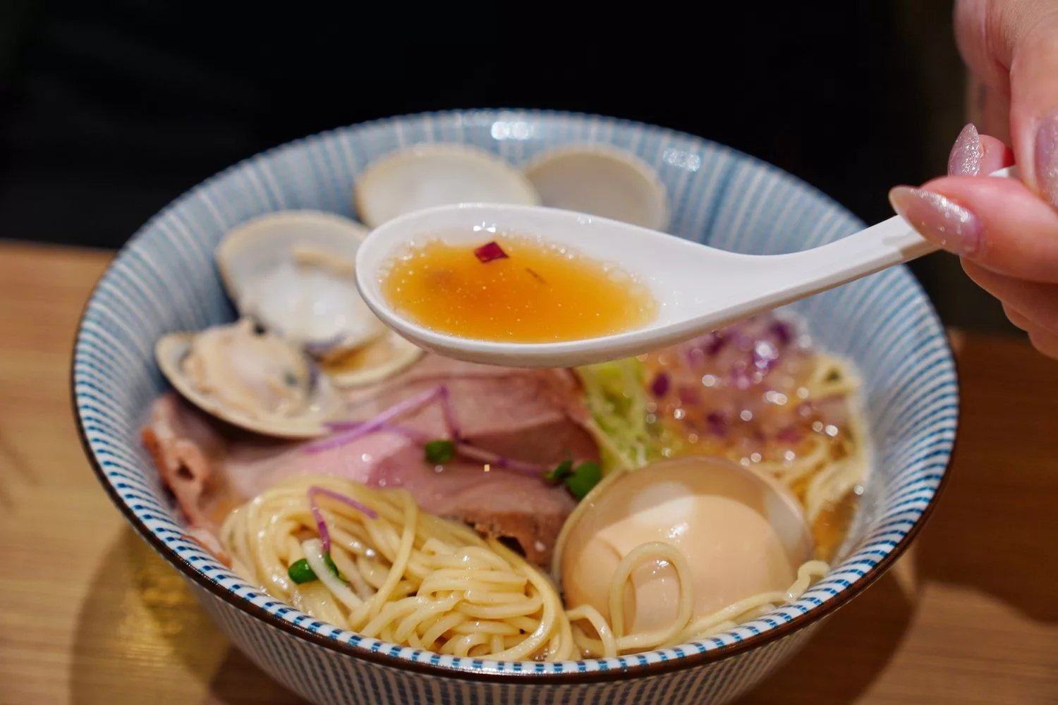 【京都拉麵】貝だし麺きた田(貝湯麵 北田)，蛤蠣湯底清爽系拉麵，京都排隊人氣名店! @混血珊莎的奇幻旅程