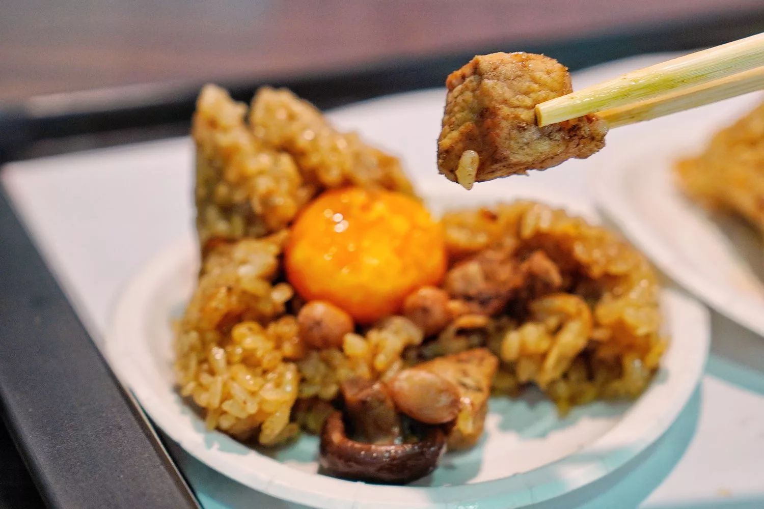 【石門劉家肉粽】富基總店，網評破 8000 則，北海岸必買伴手禮，有冷氣座位廁所! @混血珊莎的奇幻旅程