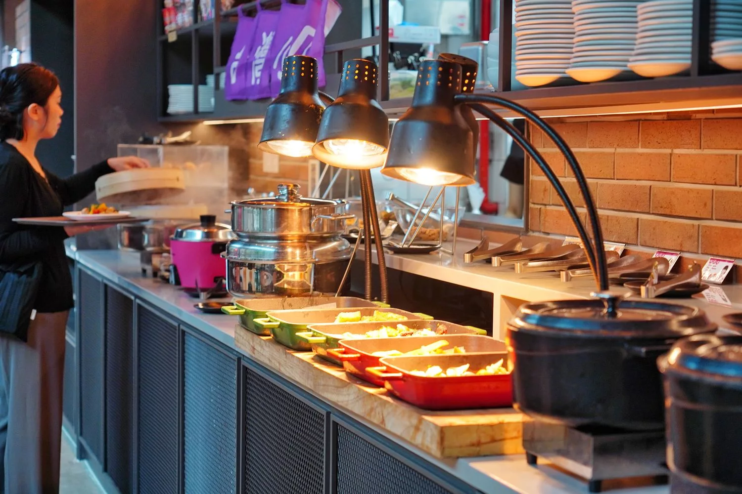 【台中豐邑moxy酒店】台中高空酒吧飯店，時尚潮流地標，頂樓露天酒吧享百萬夜景! @混血珊莎的奇幻旅程