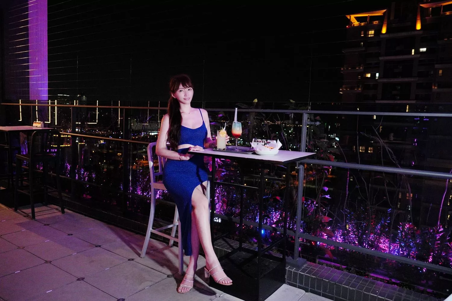 【台中豐邑moxy酒店】台中高空酒吧飯店，時尚潮流地標，頂樓露天酒吧享百萬夜景! @混血珊莎的奇幻旅程